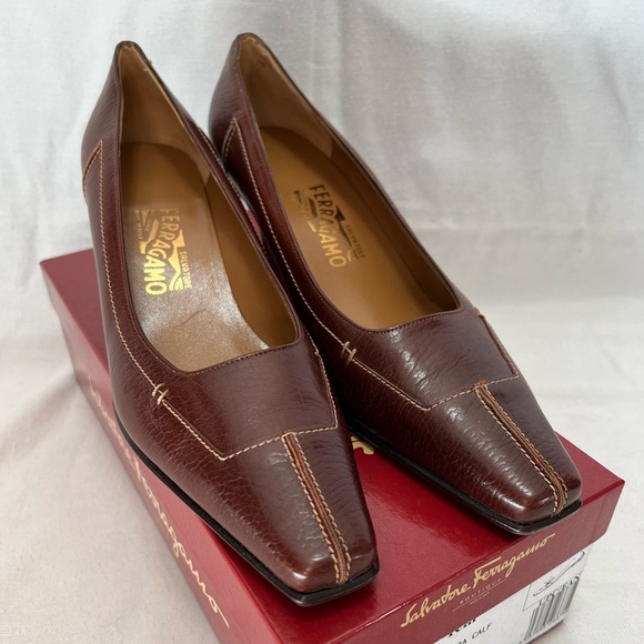 Vintage Salvatore Farragamo Heels. Womens size 9. - Picture 3 of 7